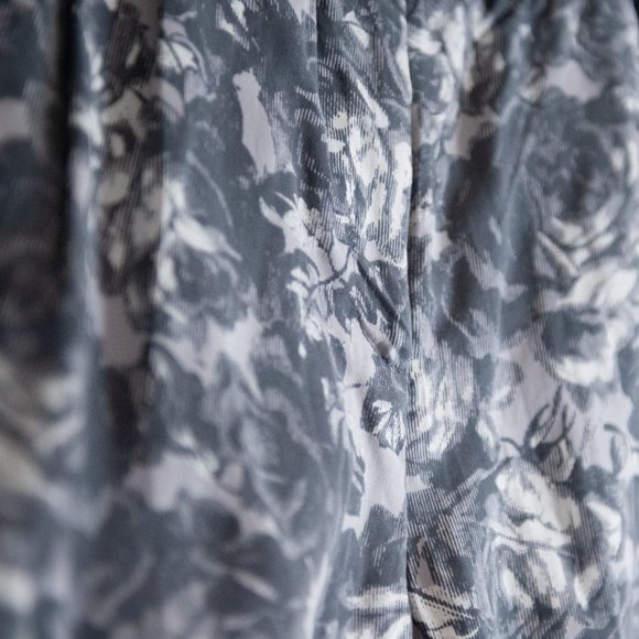 H&M | GREY FLORAL PRINTED DRESS SHORTS - Picture 4 of 5